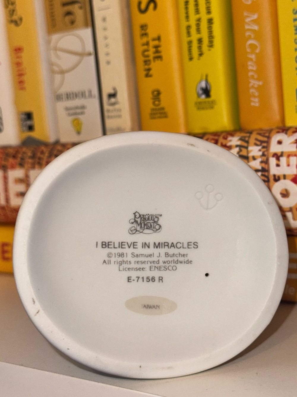 I BELIEVE IN MIRACLES Precious Moments Enesco Figurine 1981 - Picture 5 of 6